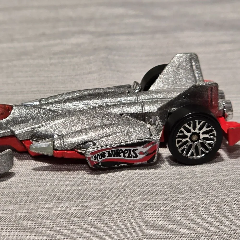 2001 Hot Wheels #34 First Editions 22/36 JET THREAT 3.0 Gray Diecast Car